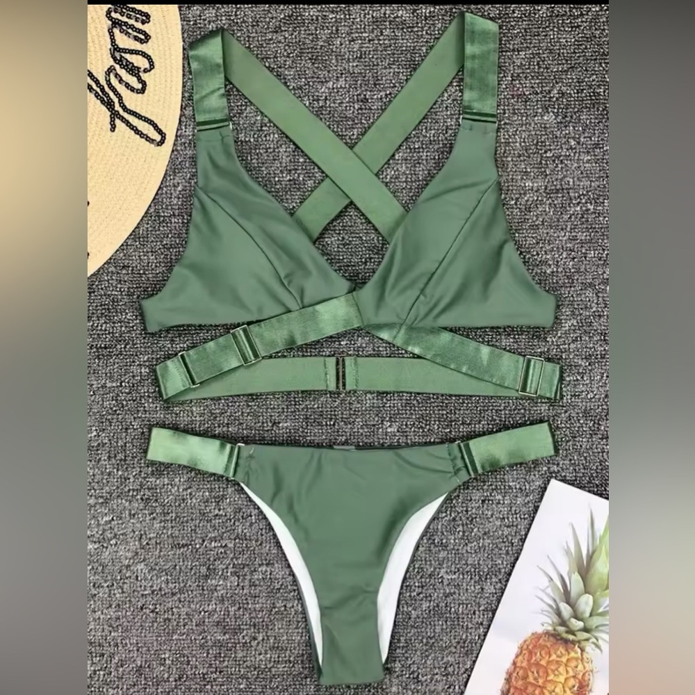 🐍NEW Green Strappy Buckle Bikini Set🐍